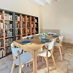 Spacieuse Maison, Piscine, Jardin, Parking Prive