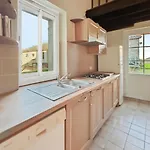 Spacieuse Maison, Piscine, Jardin, Parking Prive *