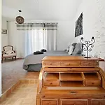 Spacieuse Maison, Piscine, Jardin, Parking Prive