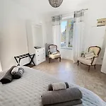 Spacieuse Maison, Piscine, Jardin, Parking Prive *
