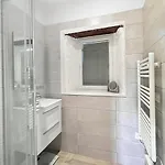 Spacieuse Maison, Piscine, Jardin, Parking Prive