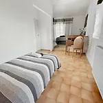 Spacieuse Maison, Piscine, Jardin, Parking Prive