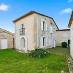 Spacieuse Maison, Piscine, Jardin, Parking Prive *