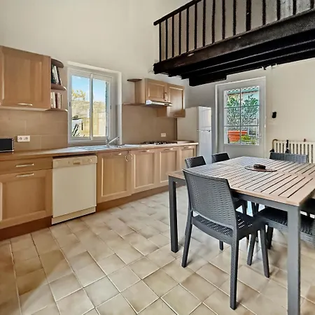 Apartament Spacieuse Maison, Piscine, Jardin, Parking Prive Rauzan