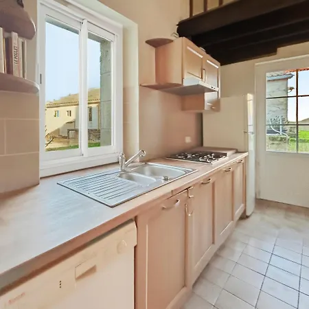 Spacieuse Maison, Piscine, Jardin, Parking Prive *