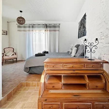 Spacieuse Maison, Piscine, Jardin, Parking Prive