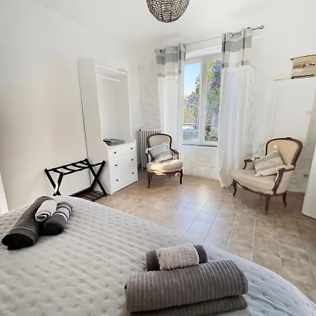 Spacieuse Maison, Piscine, Jardin, Parking Prive *