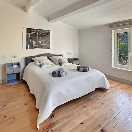 Apartament Spacieuse Maison, Piscine, Jardin, Parking Prive Rauzan