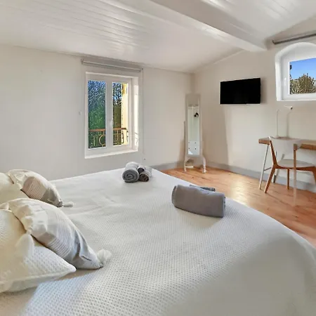 Spacieuse Maison, Piscine, Jardin, Parking Prive *