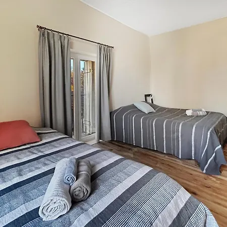 Spacieuse Maison, Piscine, Jardin, Parking Prive Apartment *