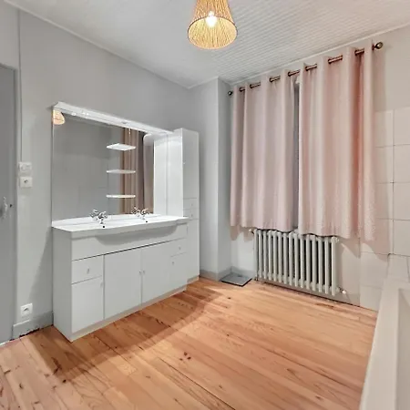 Spacieuse Maison, Piscine, Jardin, Parking Prive * Rauzan