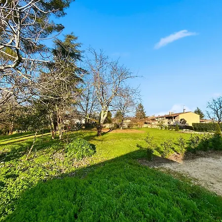 Apartament Spacieuse Maison, Piscine, Jardin, Parking Prive *
